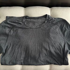 Lululemon Metal Vent 2.0 Size M Like New